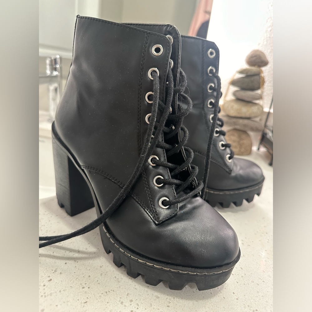 Super cute for fall or winter boot!